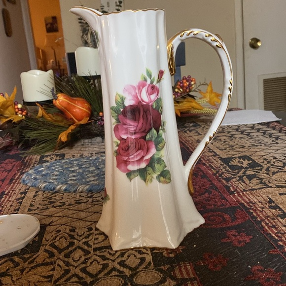 One of Cracker Barrel’s Best! A Flower Gold Trimmed 9.5” Pitcher - Picture 2 of 6